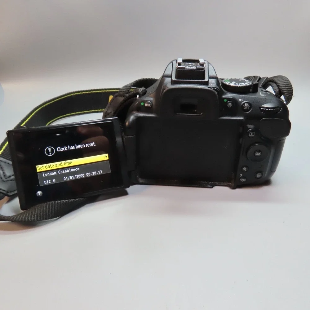 Nikon D5200 24.1MP DSLR Camera Body Only. Very Good‎ Condition